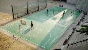 people-play-basketball